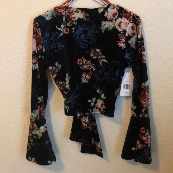 Cute top! - Picture 4 of 4